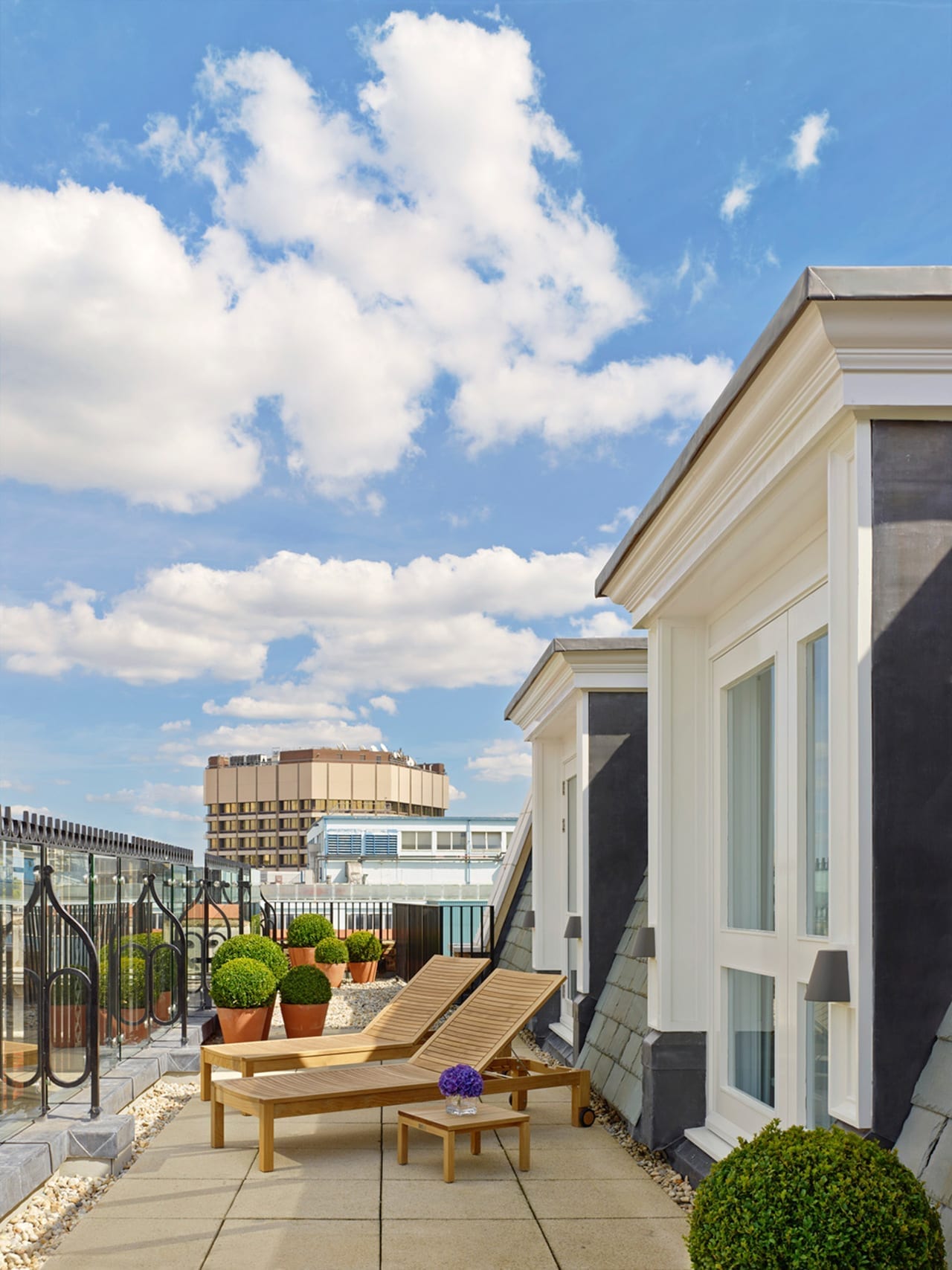 edition-balcony